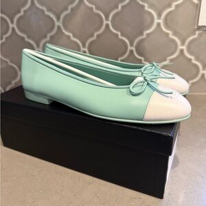 BNWT Chanel 26S Lambskin Light Green & White Bow Tie Ballerina Flat, Size 39.5